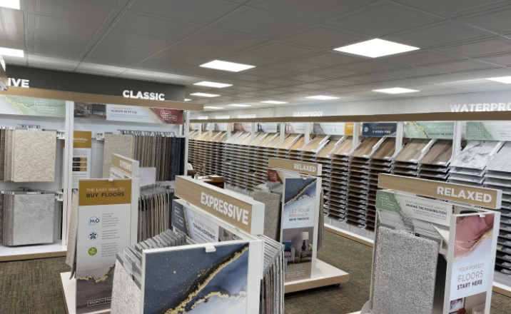 customers doing a flooring quiz to find the right floor for their home